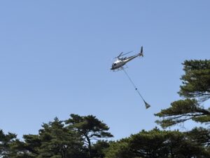 ヘリコプター大活躍